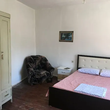 A Nice House In A Welcome Town!!